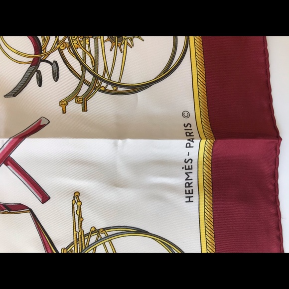 SOLD ⛄️ New Authentic Hermes 100% Silk Scarf - Picture 15 of 16